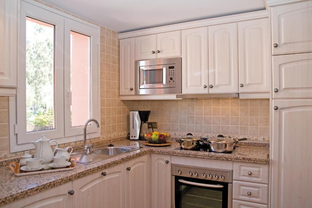 Three-Bedroom Apartment Penthouse Sea Views,1318839289:JPEG