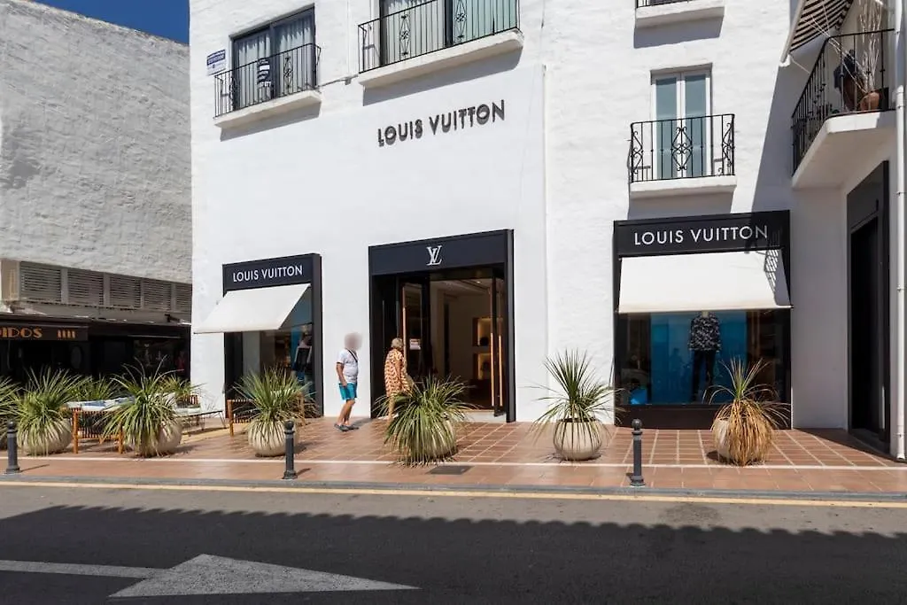 2 Luxurious Apartment In The Heart Of Puerto Banus-1