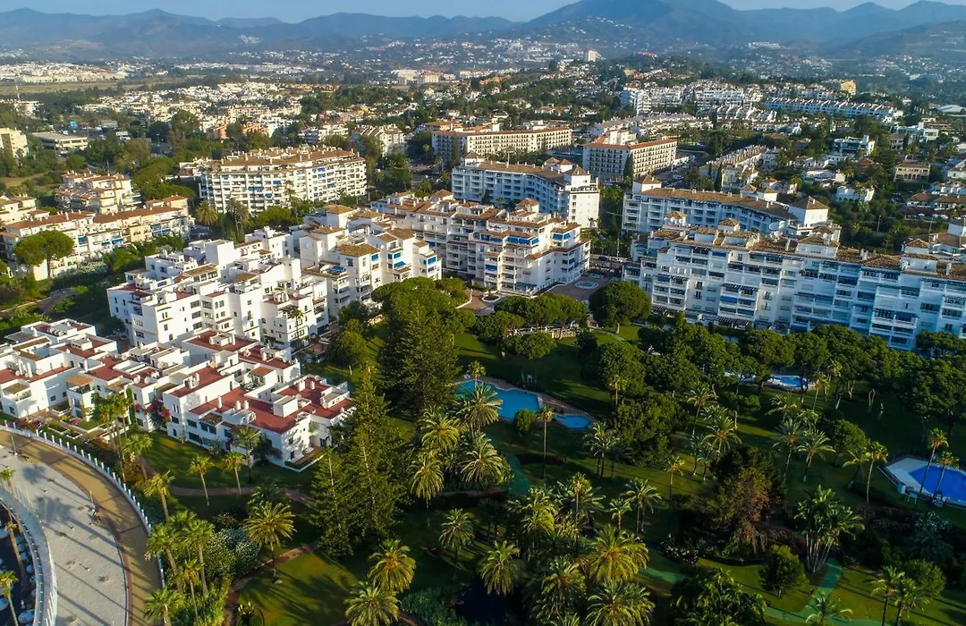 Marbella Banus Suites - Banus - Playas Del Duque - Luxury 3Br - 3Ba - Heart Of Puerto Banus Direct Beach Access - Steps To Marina & El Corte Ing Luxury Shopping - Large Outdoor Terrace - 35,000 M2 Gardens - 3 Pools - 2 Onsite Restaurants- Ideal Famil-1