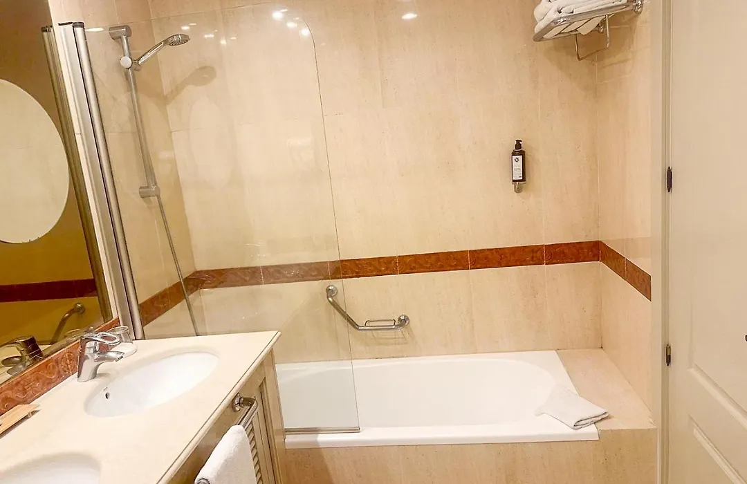 Apartamentos Guadalpin Boutique-1