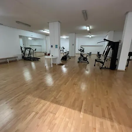 Heart Of Puerto Banus Newly Renavated Free Parking , Wifi ,Pool,Gym,Padel Court-2