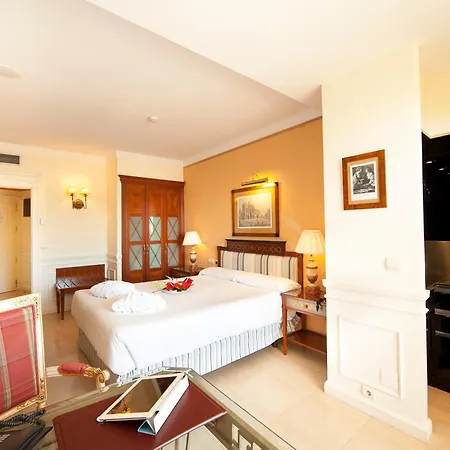Apartamentos Guadalpin Boutique-3
