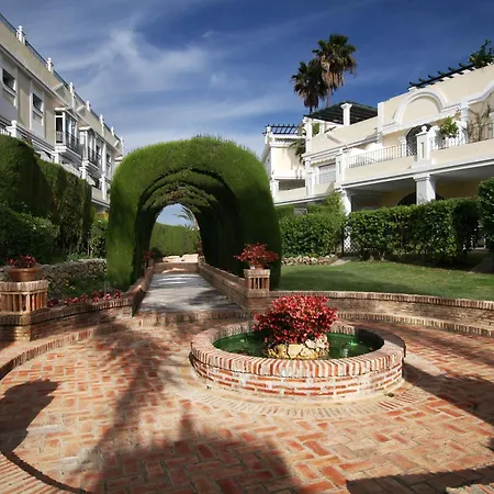 Spacious 2 Bed Duplex In Aloha Gardens Close To Puerto Banus-3