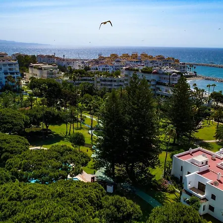 Marbella Banus Suites - Banus - Playas Del Duque - Luxury 3Br - 3Ba - Heart Of Puerto Banus Direct Beach Access - Steps To Marina & El Corte Ing Luxury Shopping - Large Outdoor Terrace - 35,000 M2 Gardens - 3 Pools - 2 Onsite Restaurants- Ideal Famil-3