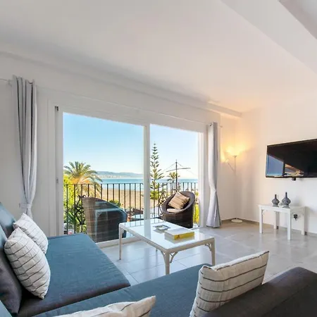 Puerto Banus Frontline Apartment With Amazing Sea Views-2