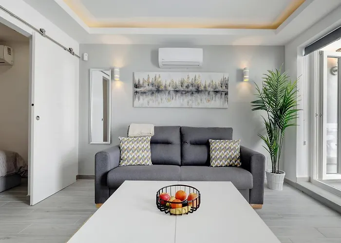 One Bedroom Apartment Walking Distance To Puerto Banus Marbella