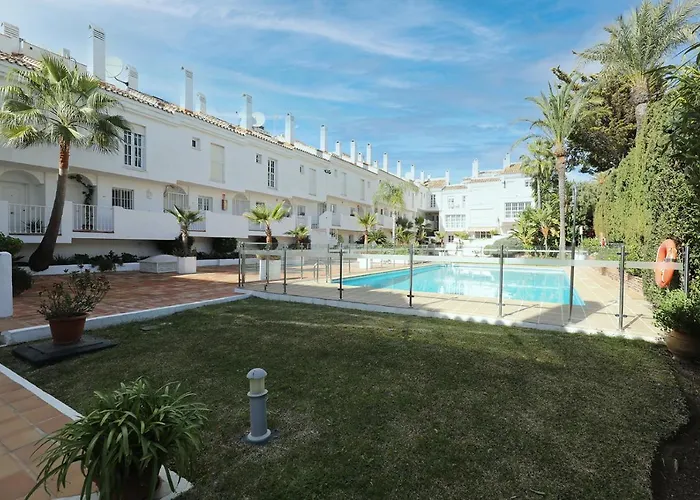 One Bedroom Apartment Walking Distance To Puerto Banus Marbella