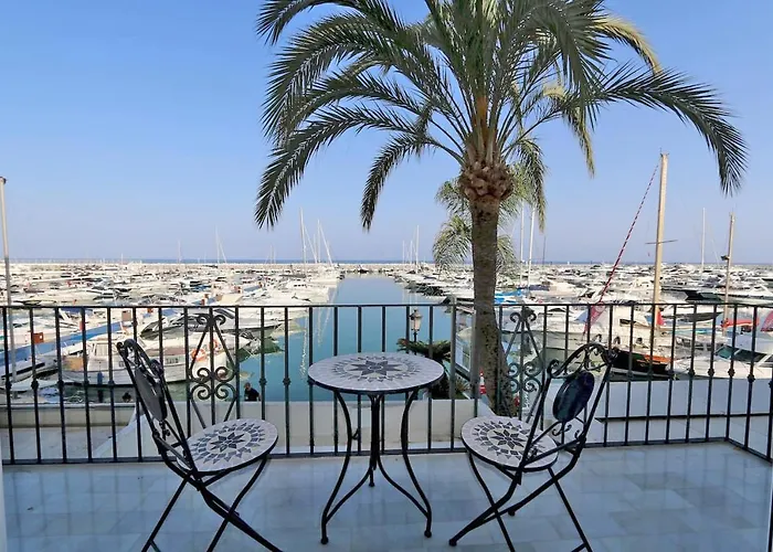 Marbella Home Rentals - Frontline 3Br Apartment, Puerto Banus