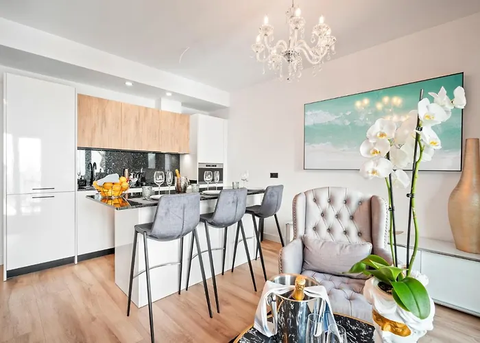3 Puerto Banus Luxurious Apartment In The Heart Of The Port Marbella