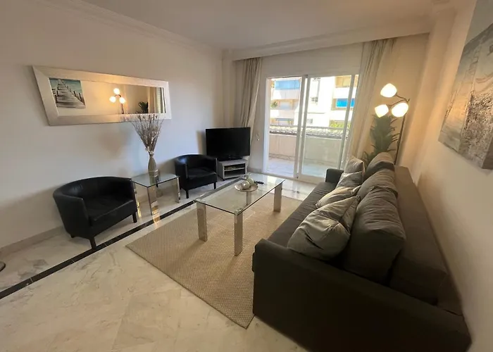 Heart Of Puerto Banus Newly Renavated Free Parking , Wifi ,Pool,Gym,Padel Court Apartment Marbella