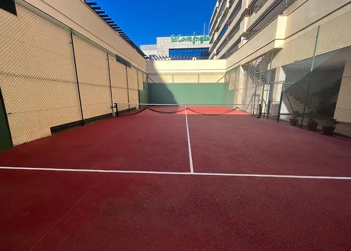 Heart Of Puerto Banus Newly Renavated Free Parking , Wifi ,Pool,Gym,Padel Court Apartment Marbella