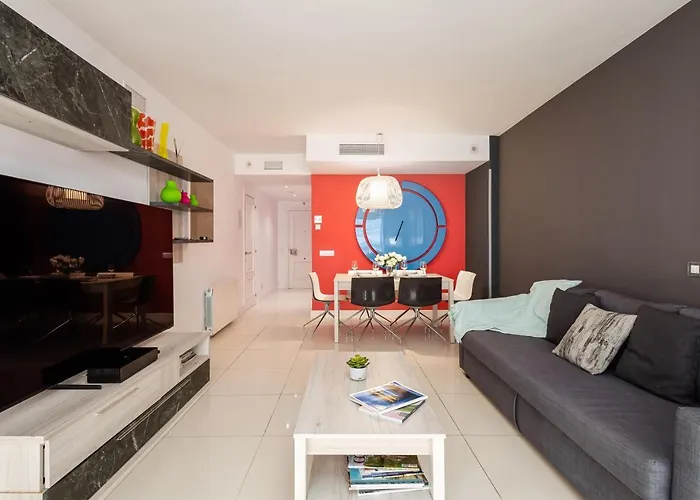 Marbella Home Rentals - Edificio Tembo, Puerto Banus, 2Br, Parking & Pool