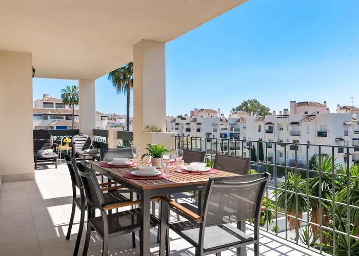 Lovely 2-Bed 10 Mins Walk From Puerto Banus Marbella