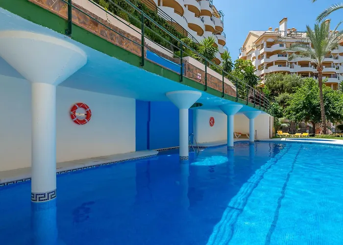 Elegant 2 Bdrm Penthouse With Sea Views And Pools Apartment Marbella