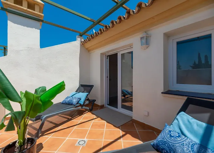 Elegant 2 Bdrm Penthouse With Sea Views And Pools Apartment Marbella