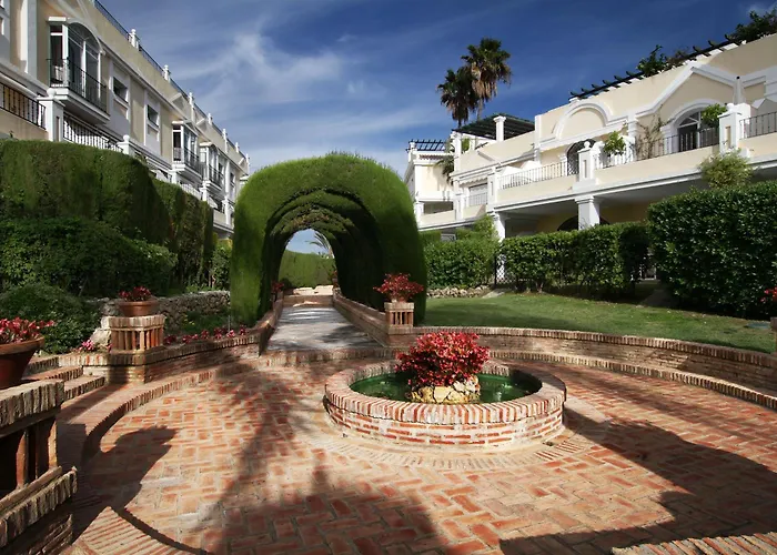Spacious 2 Bed Duplex In Aloha Gardens Close To Puerto Banus Marbella