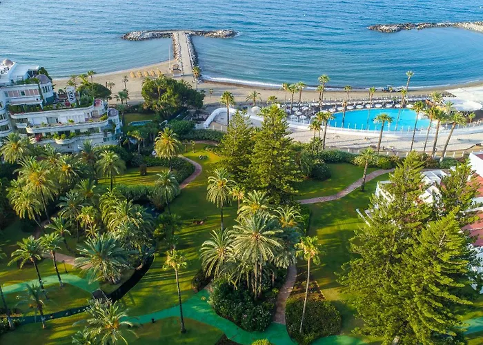 Marbella Banus Suites - Banus - Playas Del Duque - Luxury 3Br - 3Ba - Heart Of Puerto Banus Direct Beach Access - Steps To Marina & El Corte Ing Luxury Shopping - Large Outdoor Terrace - 35,000 M2 Gardens - 3 Pools - 2 Onsite Restaurants- Ideal Famil
