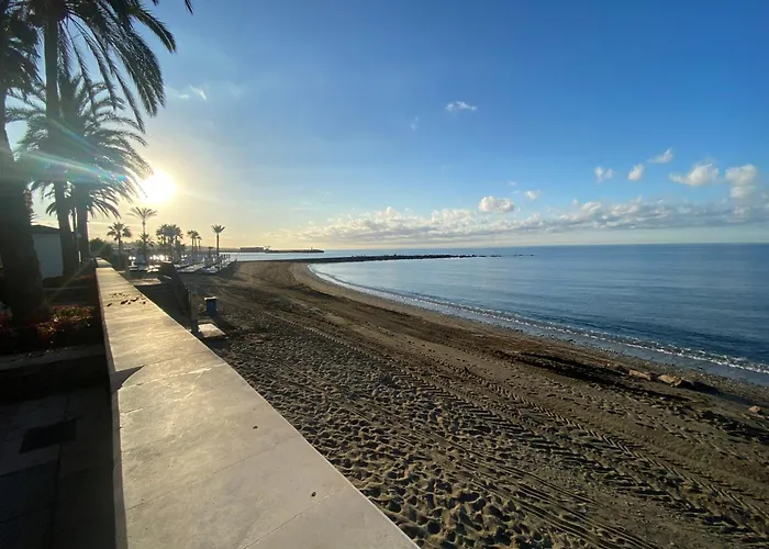 Marbella Beach Front Edificio Mayoral Centro Ciudad Primera Linea Muy Espacioso Acceso Directo Playa