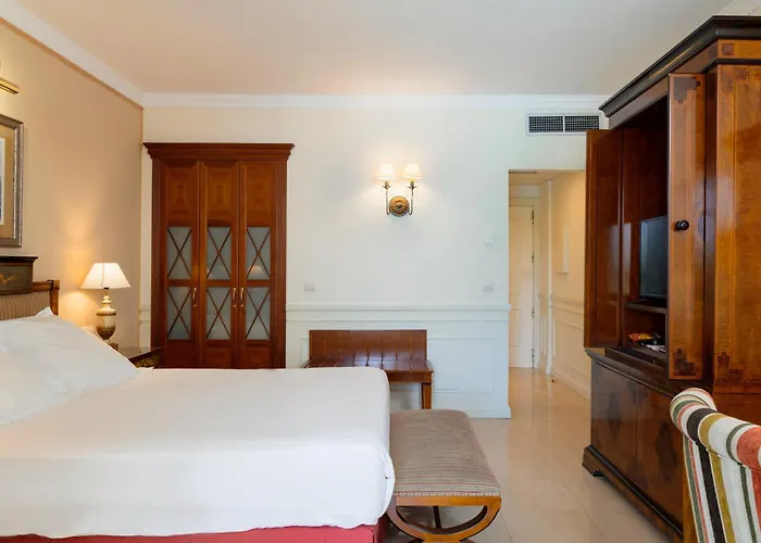 Apartamentos Guadalpin Suites Marbella