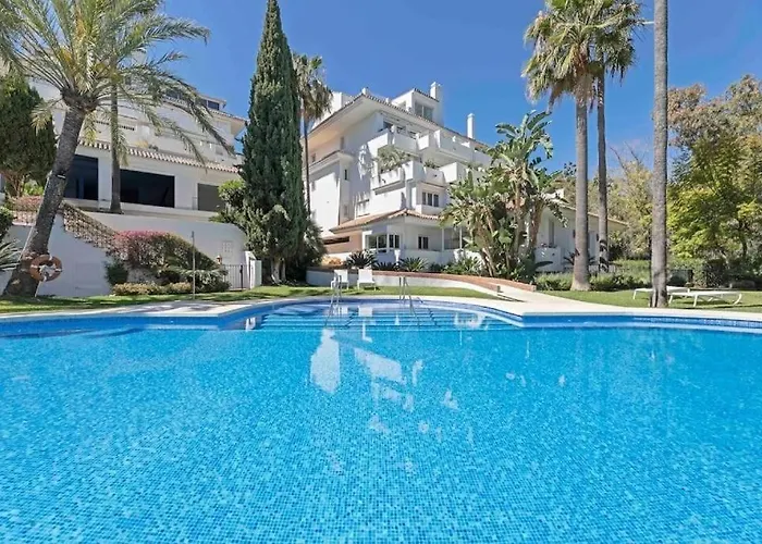 Penthouse Sea Views In Marbella Golden Mile, Puente Romano Area