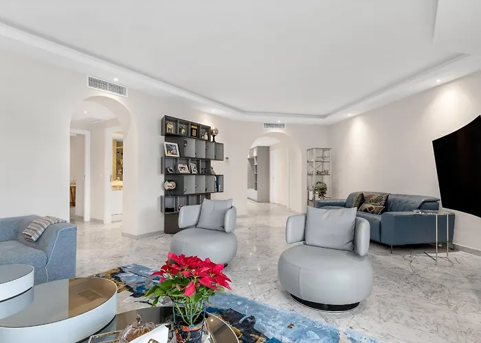 Modern And Large Apartment In The Heart Of Puerto Banus Marbella