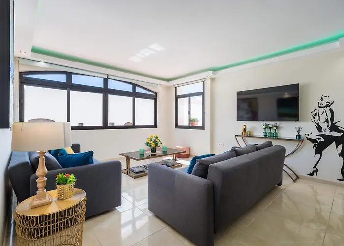 Marbella Home Rentals - Beachfront Luxury Apartment, 5Br Playas Del Duque