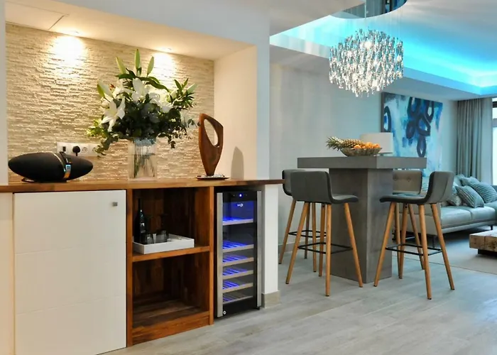 Luxury Apartment In La Isla, Puerto Banus Marbella