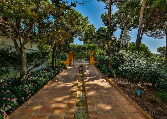 Jardines De Las Golondrinas Marbella